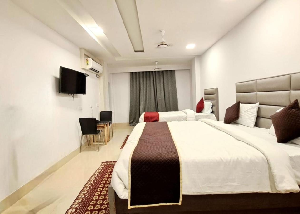 Hotel Amenda International New Delhi Exterior photo